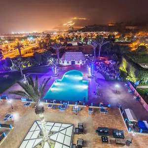 Oasis & מלון
